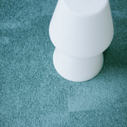 Dalle moquette plolmbante usée